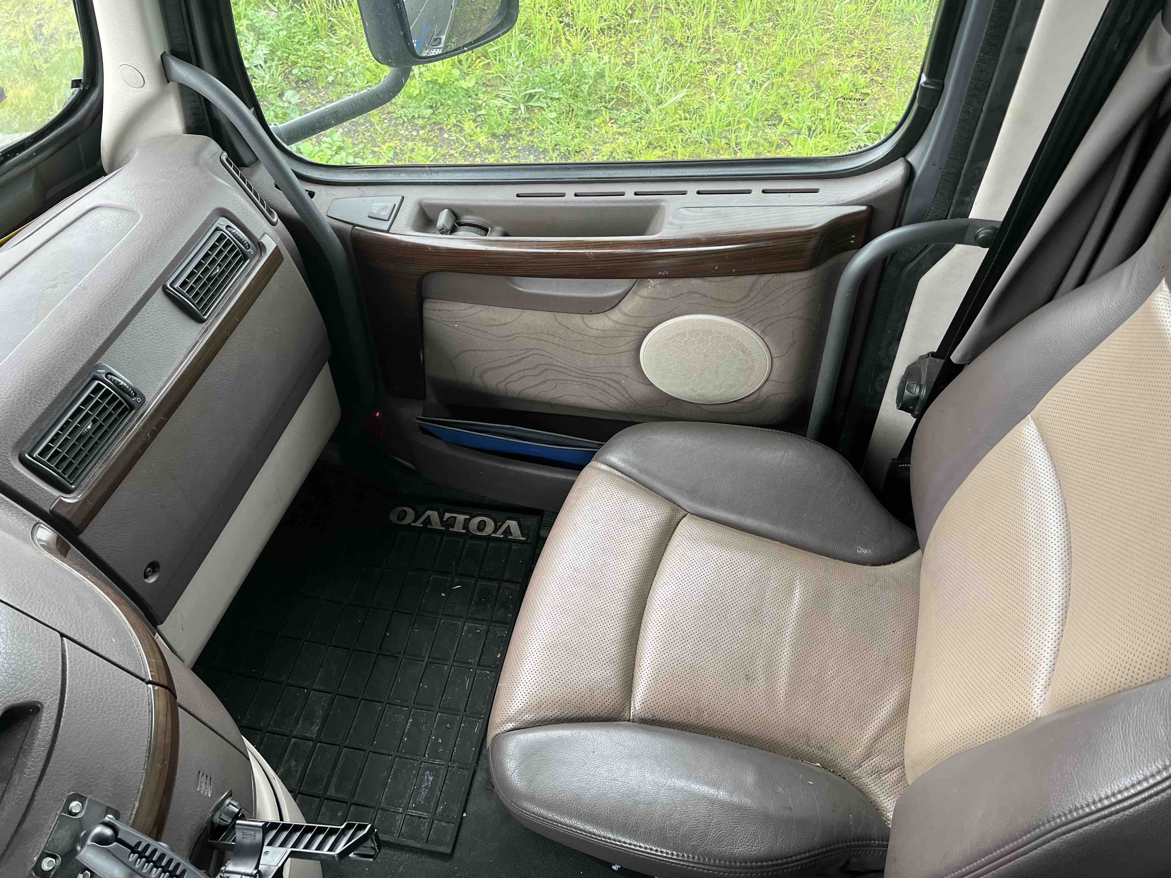 Volvo VNL 730 View 8